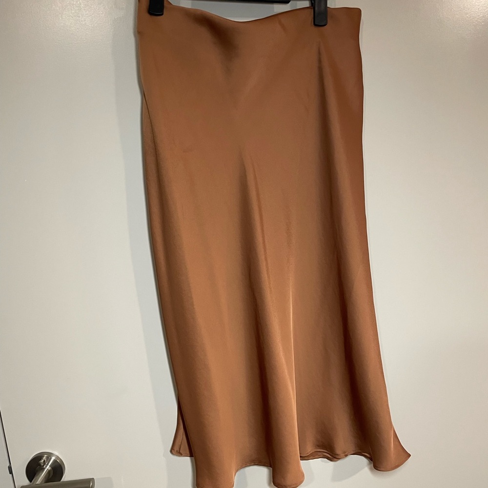 Banana Republic satin look midi skirt. Size 6. Burnt orange.